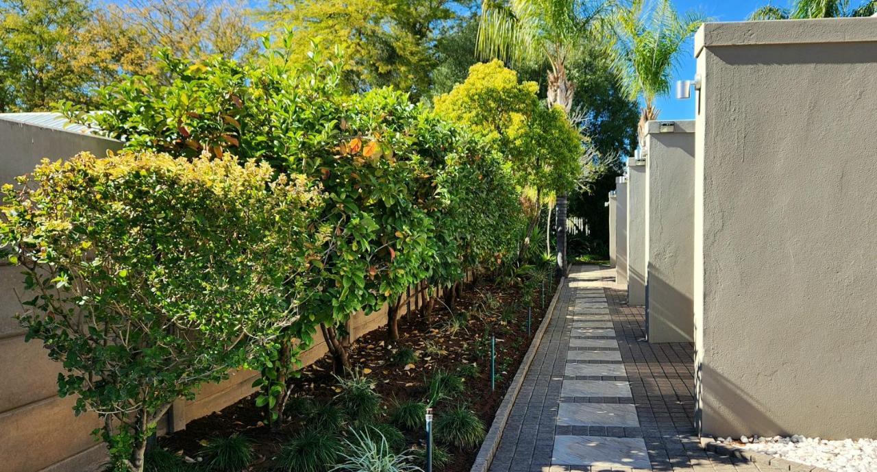 Green Kalahari Guesthouse Upington Buitenkant foto