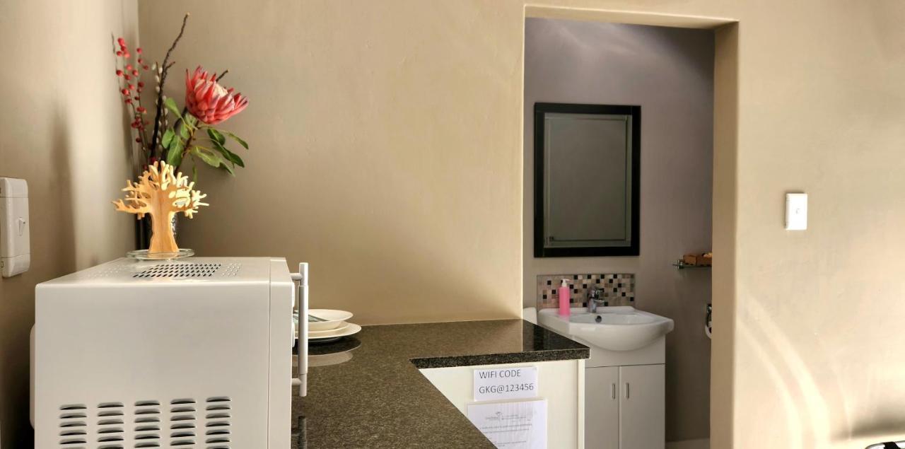 Green Kalahari Guesthouse Upington Buitenkant foto