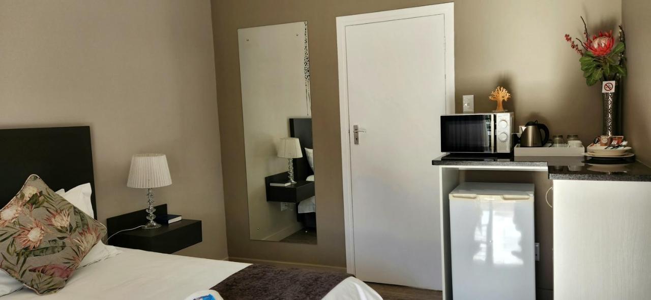 Green Kalahari Guesthouse Upington Buitenkant foto