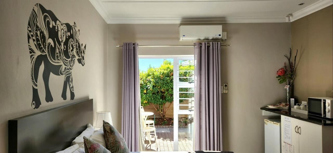 Green Kalahari Guesthouse Upington Buitenkant foto