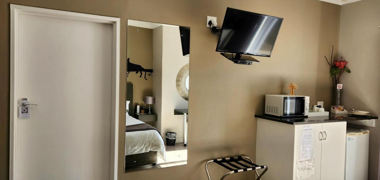 Green Kalahari Guesthouse Upington Buitenkant foto