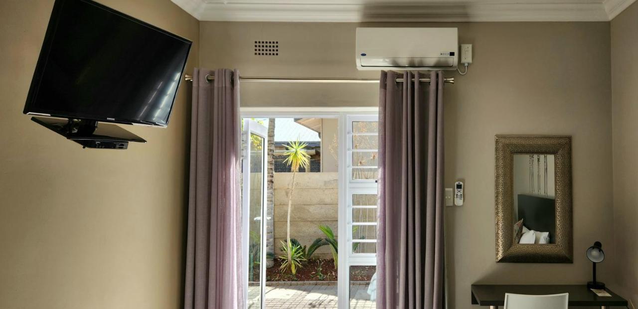 Green Kalahari Guesthouse Upington Buitenkant foto