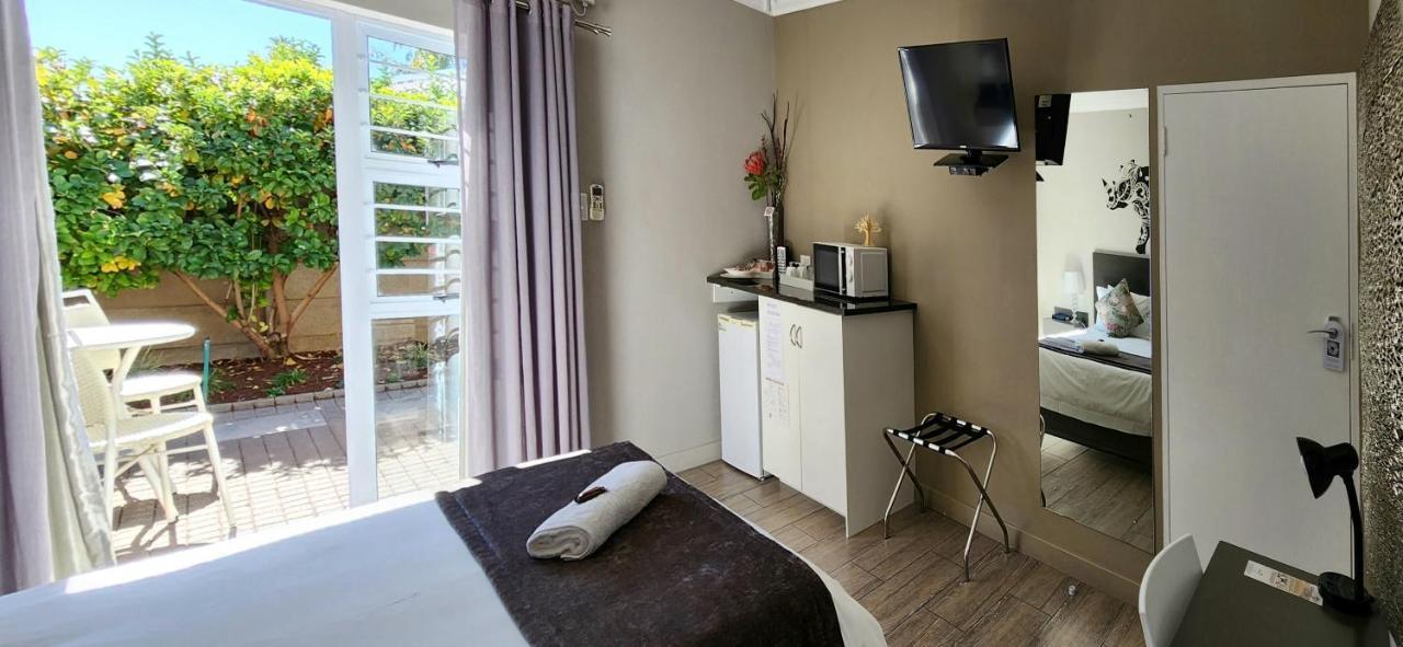 Green Kalahari Guesthouse Upington Buitenkant foto