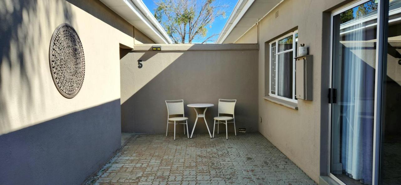Green Kalahari Guesthouse Upington Buitenkant foto