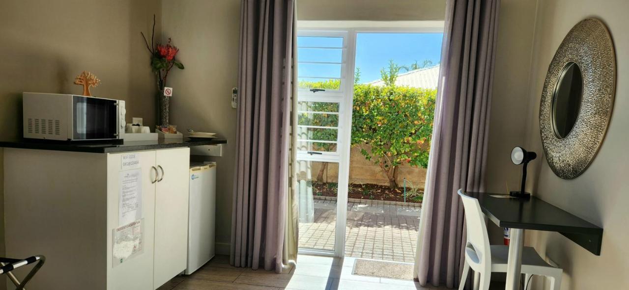 Green Kalahari Guesthouse Upington Buitenkant foto