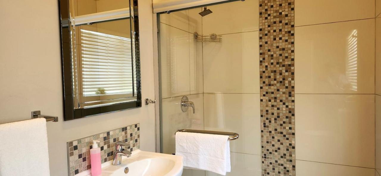 Green Kalahari Guesthouse Upington Buitenkant foto