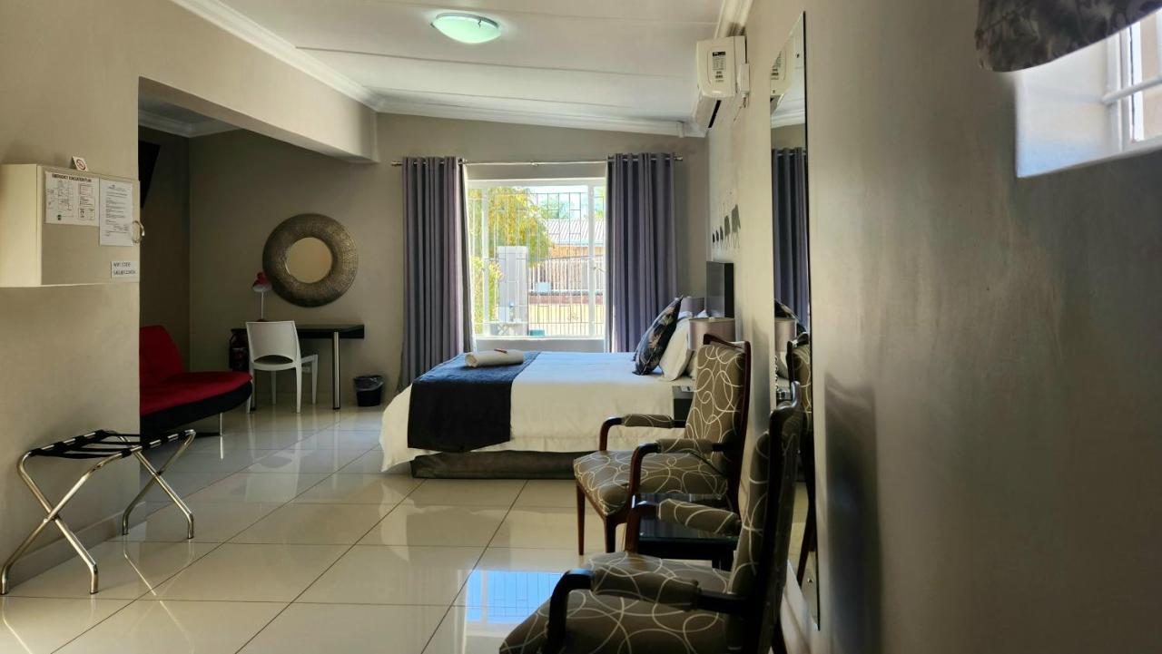 Green Kalahari Guesthouse Upington Buitenkant foto